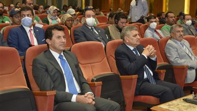 رئيس قناة السويس يستقبل وزير الشباب والرياضة ووفد منحة ناصر للقيادة الدولية