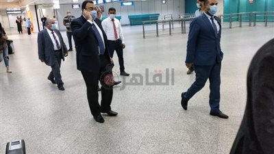 وصول السفير المصري إلى مطار تونس لاستقبال بعثة الأهلي (صور)