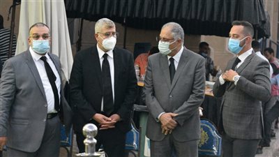 نجوم الرياضة يقدمون واجب العزاء في شقيق أحمد شوبير (صور)