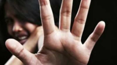 ألفاظ جنسية.. فتاة تتهم شابًا بالتعدي عليها بحدائق الأهرام| فيديو