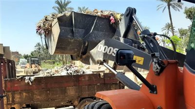 رفع 350 طن مخلفات أسفل الطريق الدائري بمنطقة غطاطي والكوثر بالهرم