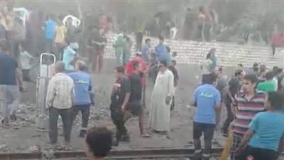 مصادر: نقل متوفيَيْن و6 مصابين لمستشفيي النصر وحلوان في حادث تصادم قطار بأتوبيس