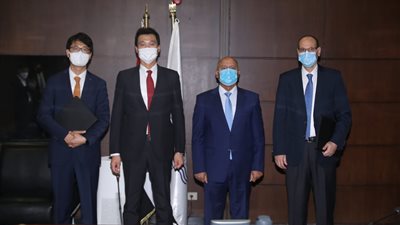 وزير النقل يشهد توقيع عقد تحديث نظم الإشارات على خط 