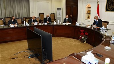 وزير الإسكان يبحث المشاركة في المنتدى العربي الخامس للمياه 