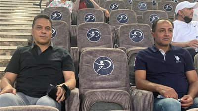 حسام البدري وأحمد أيوب يحضران مباراة إنبي والمقاولون 