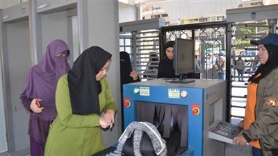 هل تحظر جامعة الأزهر ارتداء الفتيات الفستان والبنطلون؟.. متحدث الجامعة يجيب 