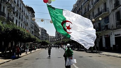 الرئيس الجزائري يكلف وزير المالية بتشكيل الحكومة الجديدة
