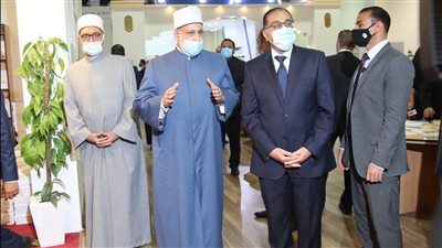 وكيل الأزهر وأمين البحوث الإسلامية يستقبلان رئيس الوزراء بجناح الأزهر في معرض الكتاب