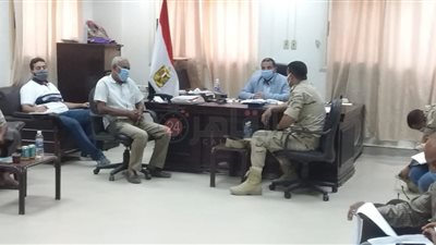 رئيس مدينة الزينية يناقش بدء تنفيذ أعمال مشروع محور شمال الأقصر