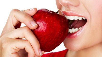أبرزها التفاح والأفوكادو.. 4 وجبات خفيفة تعزز النظام الغذائي وتساعد في إنقاص الوزن