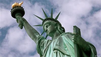 بعد 140 عاما من إهدائه.. سياسي فرنسي يطالب ترامب بإعادة تمثال الحرية