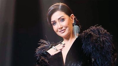 غادة عبد الرازق تثير الجدل بحذف جميع صورها على انستجرام