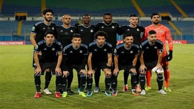 بيراميدز يصل ملعب الجبل الأخضر لمواجهة المقاولون (صورة)