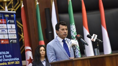 وزير الرياضة يطمئن على بعثة الأهلي بالمغرب قبل نهائي إفريقيا