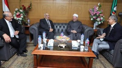 مفتي الديار المصرية يزور رئيس قضايا الدولة لتهنئته بتولي منصبه الجديد (صور)