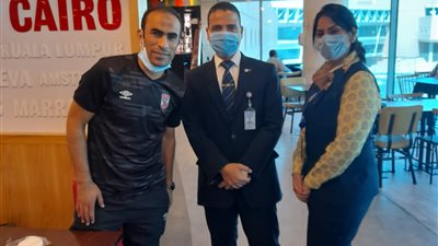 هتاف وترحيب ببعثة الأهلي في مطار القاهرة قبل السفر إلى المغرب (صور)