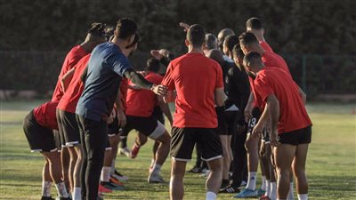 ممر شرفي لمحمد شريف بمران الأهلي احتفالًا بمولوده الجديد 