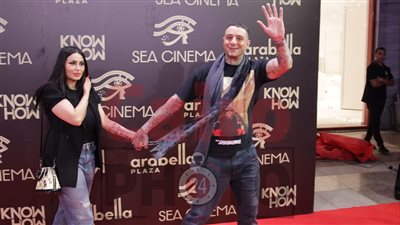 أحمد الفيشاوي وزوجته أول الحضور في افتتاح 