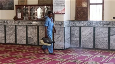 حملات لتعقيم وتطهير المساجد استعدادًا لصلاة العيد في البحر الأحمر (صور)