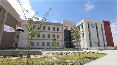 وزير التعليم العالي يتابع استعدادات جامعة العلمين الدولية للعام الجديد (صور)