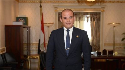 برلماني يثير أزمة القراءات الوهمية للعدادات.. ووزير الكهرباء: سنضرب بيدٍ من حديد