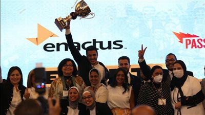 وزيرة التضامن الاجتماعي تكرم أبطال العالم فريق إيناكتس جامعة الأزهر