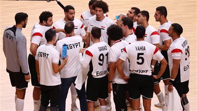رئيس الوزراء يؤازر لاعبي منتخب اليد قبل لقاء إسبانيا