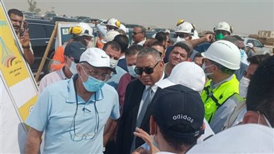 وزير النقل يطالب بعقد اجتماع مع الجهات المتخصصة لإنشاء كوبري القطار السريع بحلوان