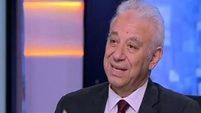 ممكن تِعميك.. عضو لجنة الفيروسات يكشف خطورة حقنة البرد الثلاثية