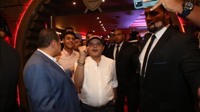 بعدما أبهر الحضور.. تعرف على مهندس ديكور العرض الخاص لـ