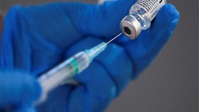 مواطنون يستقبلون رسائل من الصحة بتأجيل تلقي الجرعة الثانية للقاح كورونا للمرة الثانية