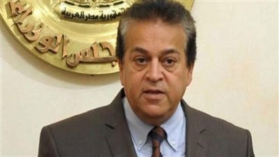 وزير التعليم العالي يستعرض تقريرًا حول أنشطة معهد بحوث الإلكترونيات