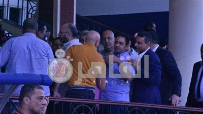 مشادة في مقصورة الزمالك بسبب طريقة الجلوس (صور)