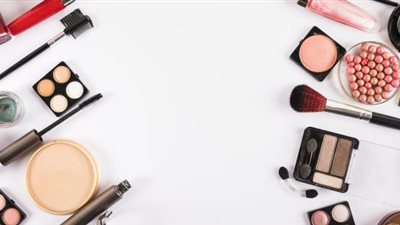  مشكلات تسببها مساحيق التجميل عند التعرض للشمس..إحذري منها