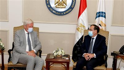 وزير البترول يبحث مع سفير هولندا تنمية التعاون المشترك
