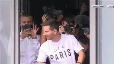 شاهد الظهور الأول لميسي عقب وصوله باريس «صور وفيديو»