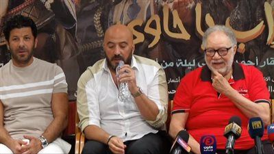 يحيى الفخراني يرد على اعتراض مخرجي المسرح القومي على إعادة العروض مرة ثانية