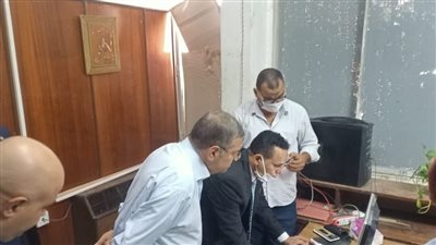 وزير قطاع الأعمال يزور شركة 