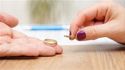 به كفارة.. هل يقع الحلفان بالطلاق؟ «الإفتاء» تجيب