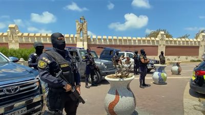 يتسول لشراء مخدرات.. القبض على بطل فيديو البودر في الدقي