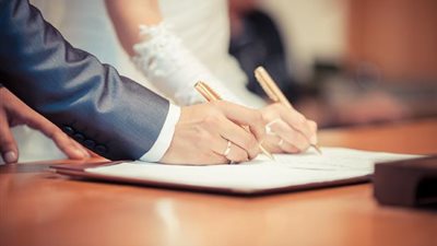 حكم إخفاء الفتاة مرضها عن خطيبها.. إمام بالأوقاف: يجوز للزوج تطليقها