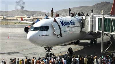 خلال ساعات .. بريطانيا تحذر من هجوم إرهابى على مطار كابول 