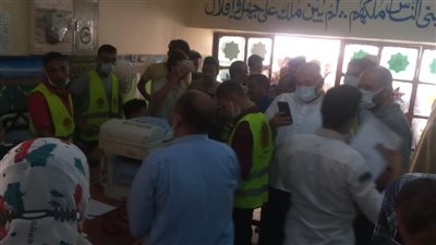 إقبال كبير على مراكز تطعيم المسافرين بسوهاج.. و«الصحة» تناشد بالالتزام بالإجراءات الاحترازية | صور