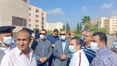 محافظ كفر الشيخ يتفقد كلية الثروة السمكية عقب إخماد الحريق