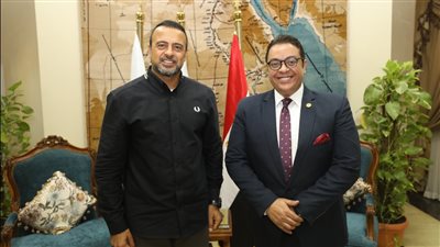 معهد إعداد القادة يستقبل الداعية الإسلامي مصطفى حسني