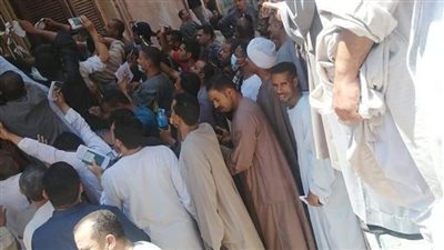 شكاوى من الزحام داخل مراكز تلقي لقاح كورونا بسوهاج|صور