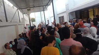 زحام شديد على مركز تطعيم كورونا بمستشفى العريش العام |صور