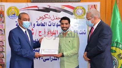 محافظ الإسماعيلية يُكرم أوائل الثانوية العامة والأزهرية والفنية في احتفالية كبرى │ صور