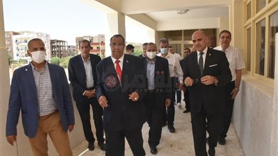 لجنة بالأعلى للجامعات تتفقد كلية الطب بالأقصر | صور