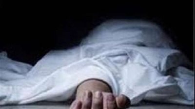 حب لآخر العمر.. زوج يرفض دفن زوجته المسنة بعد وفاتها بأيام في أوسيم 